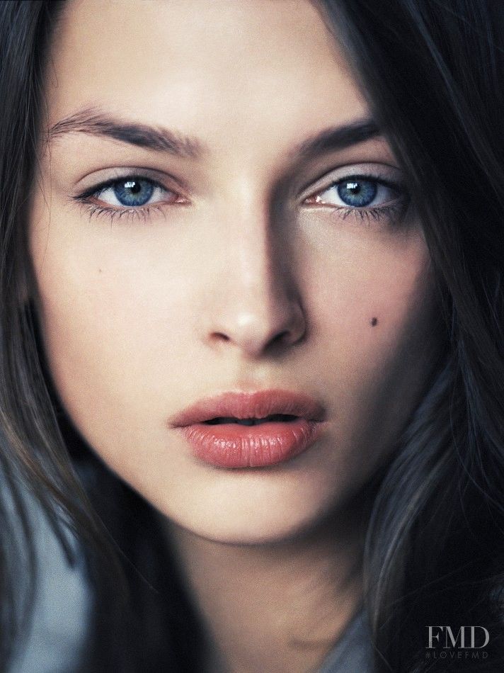 Яркий креативный макияж. Make portraits. Анджелина джоли портретное фото. Лицо. Необычный макияж.