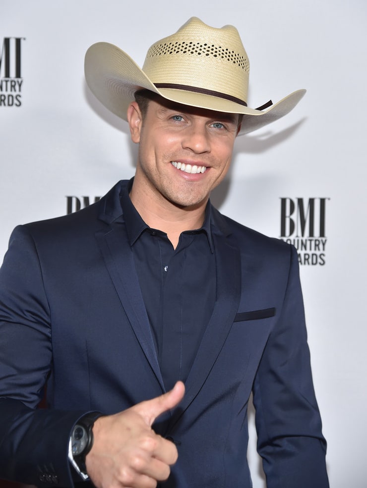 Dustin Lynch