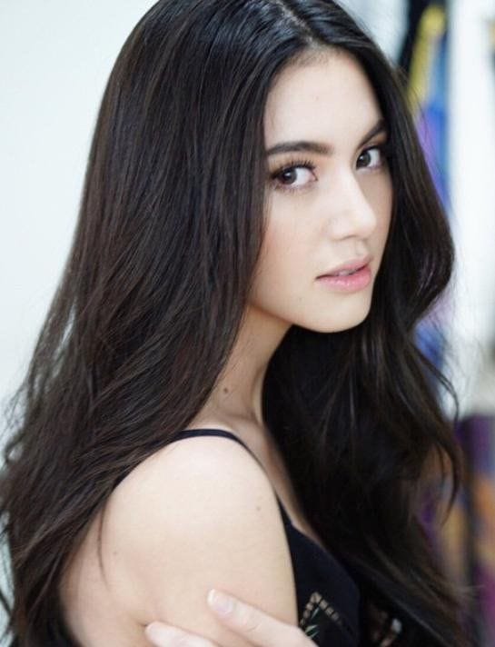 Davika Hoorne Davika Hoorne