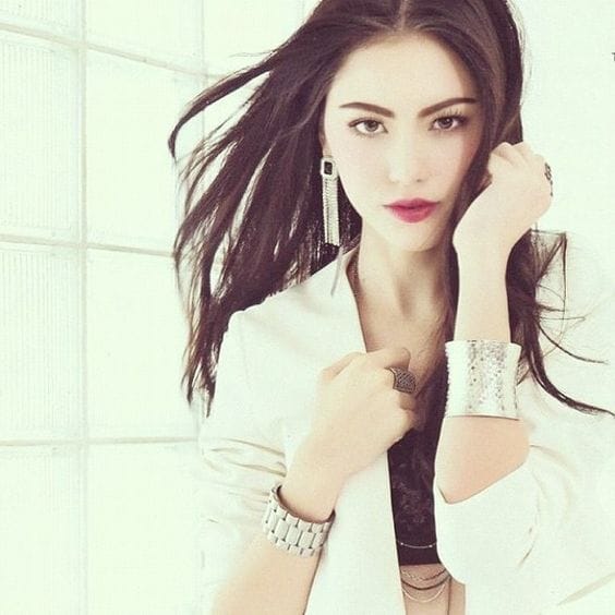 Davika Hoorne Davika Hoorne