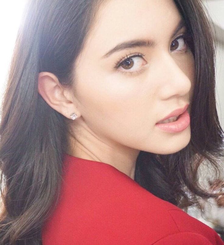Davika Hoorne Davika Hoorne