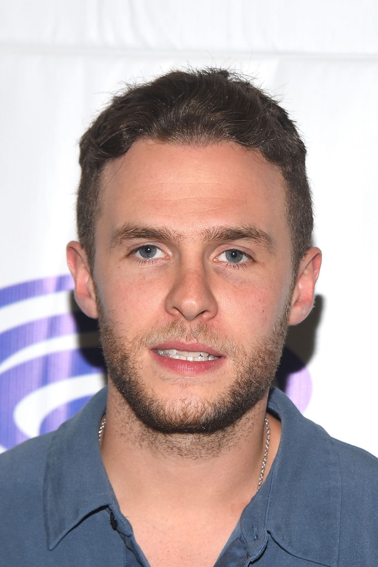 Iain De Caestecker