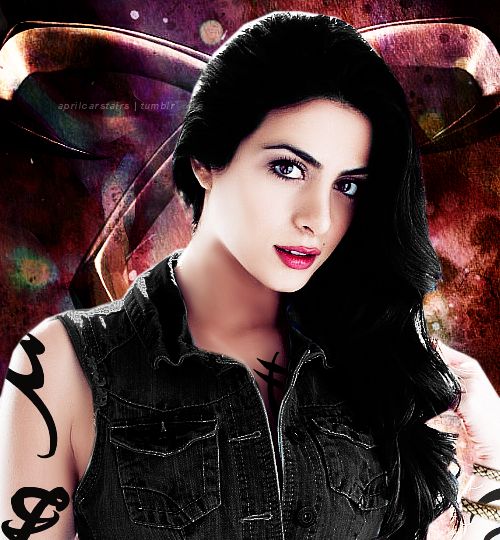 Isabelle Lightwood (Emeraude Toubia)