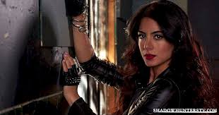 Isabelle Lightwood (Emeraude Toubia)