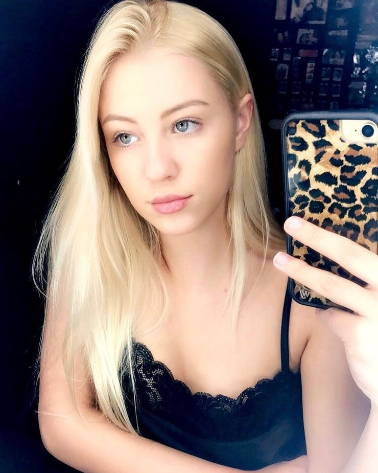 Ava Sambora