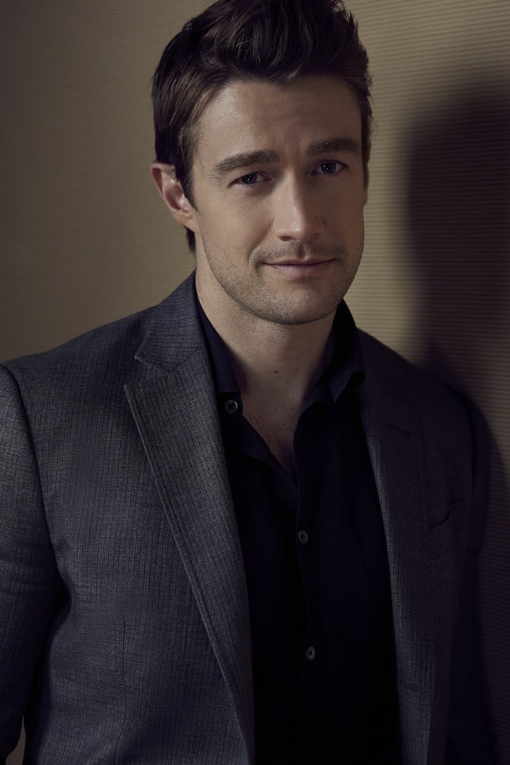 Robert Buckley