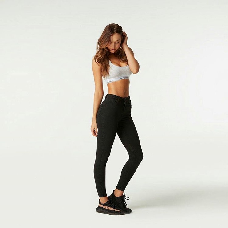Alexis Ren
