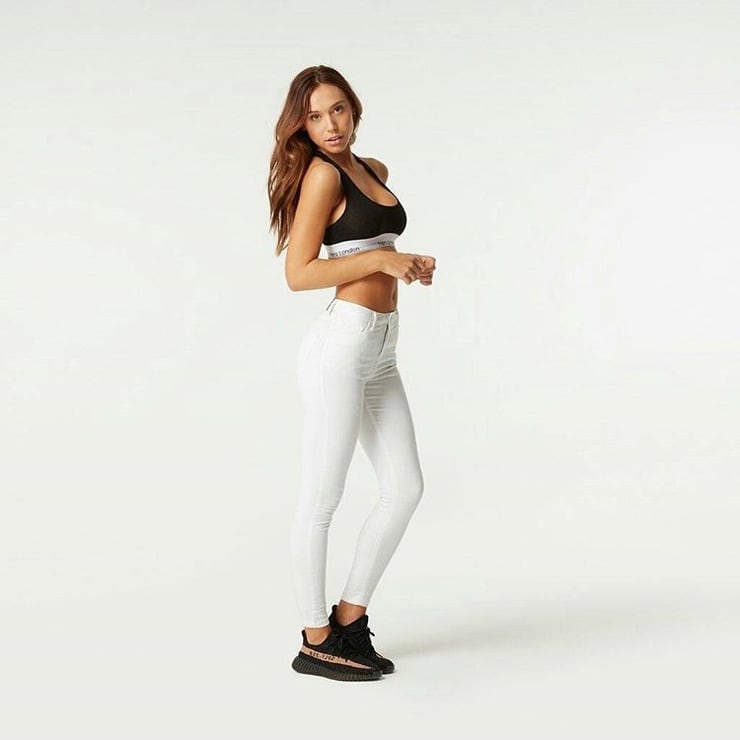 Alexis Ren