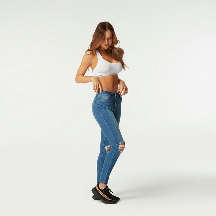 Alexis Ren