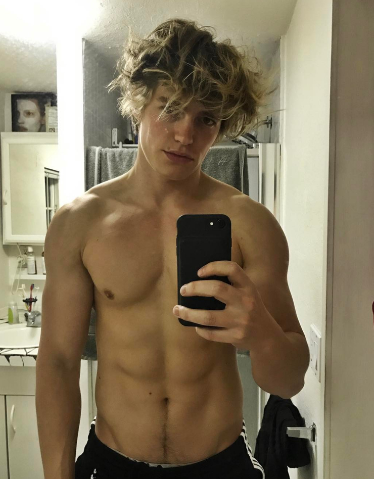 Picture of Zander Hodgson