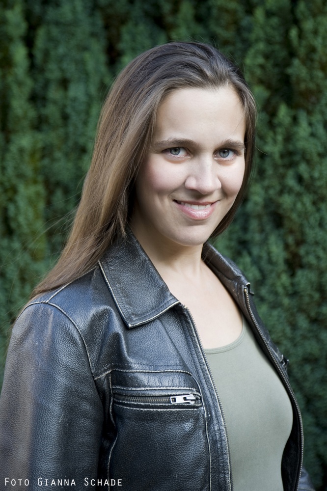 Julia Holmes