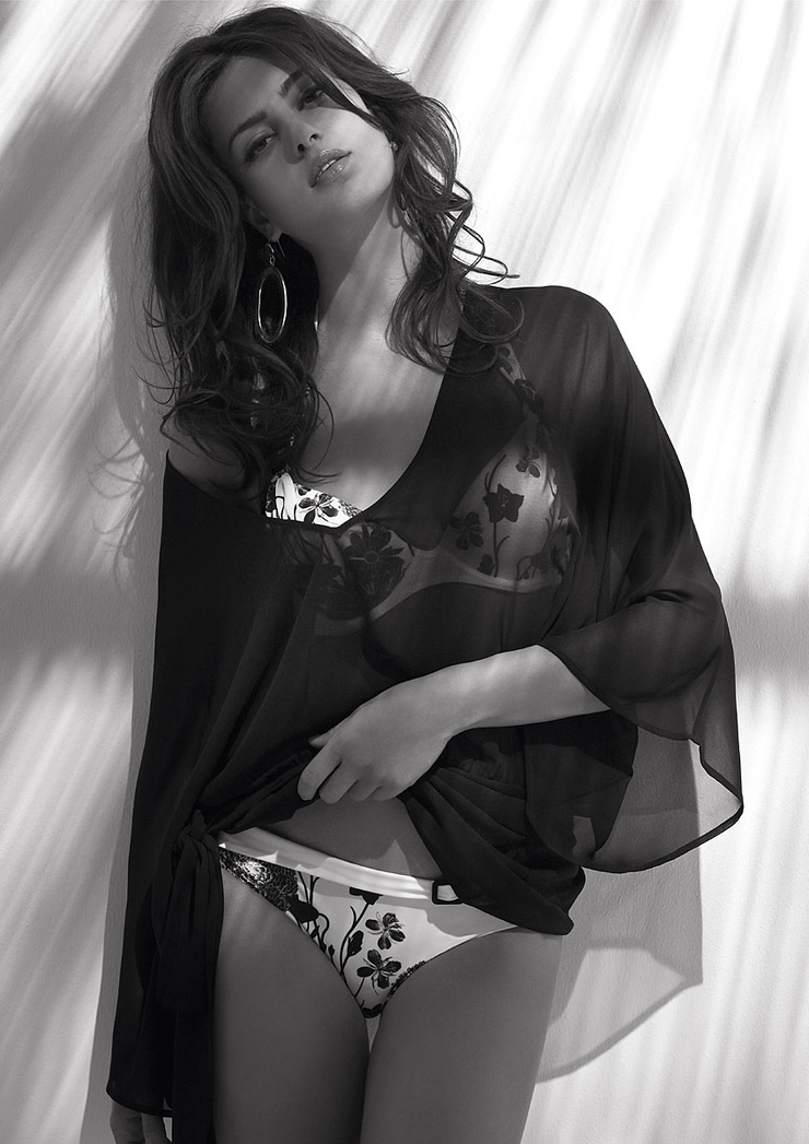 Catrinel Menghia Catrinel Menghia