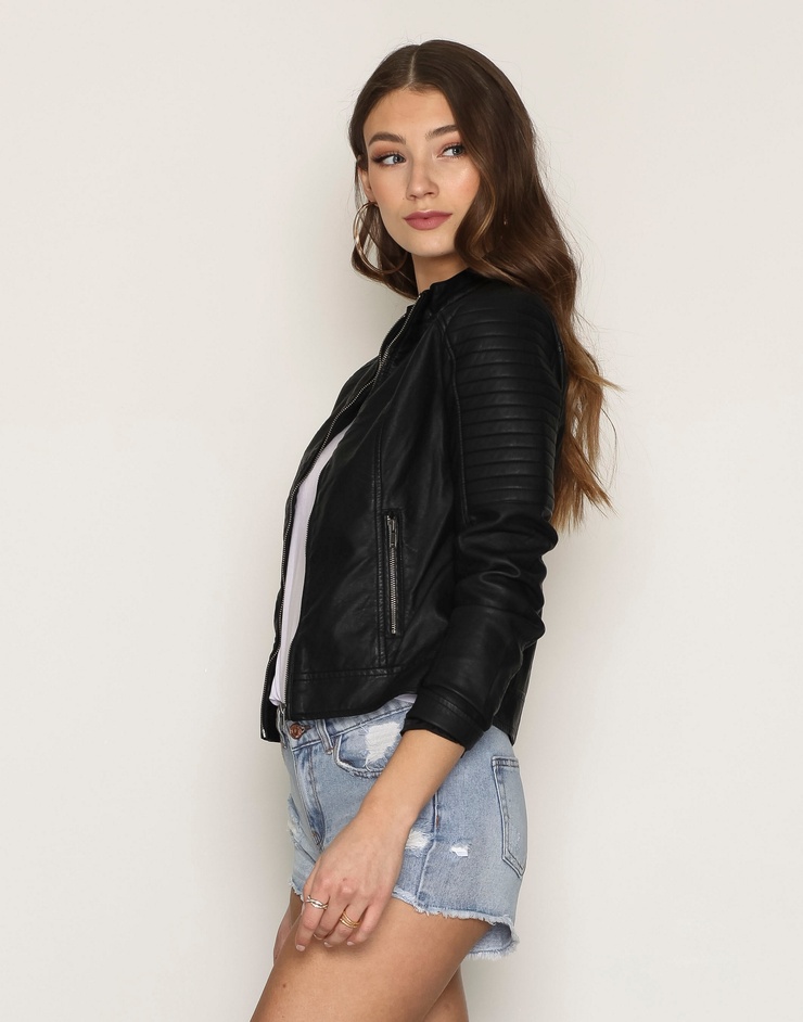 Lorena RAE