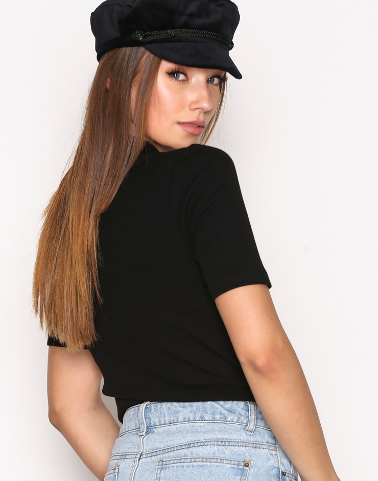 Lorena RAE