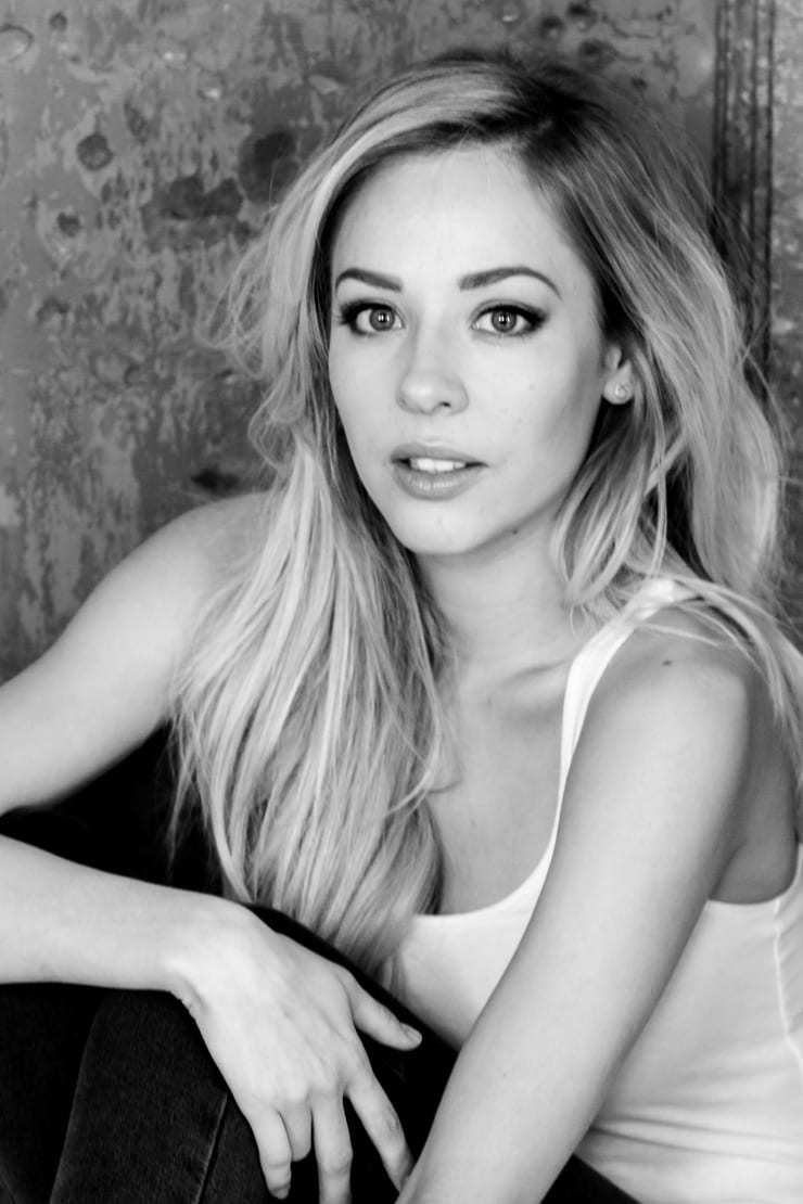 Next photo of MacKenzie Porter