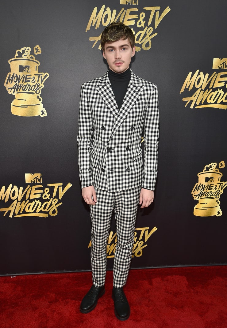 Miles Heizer picture