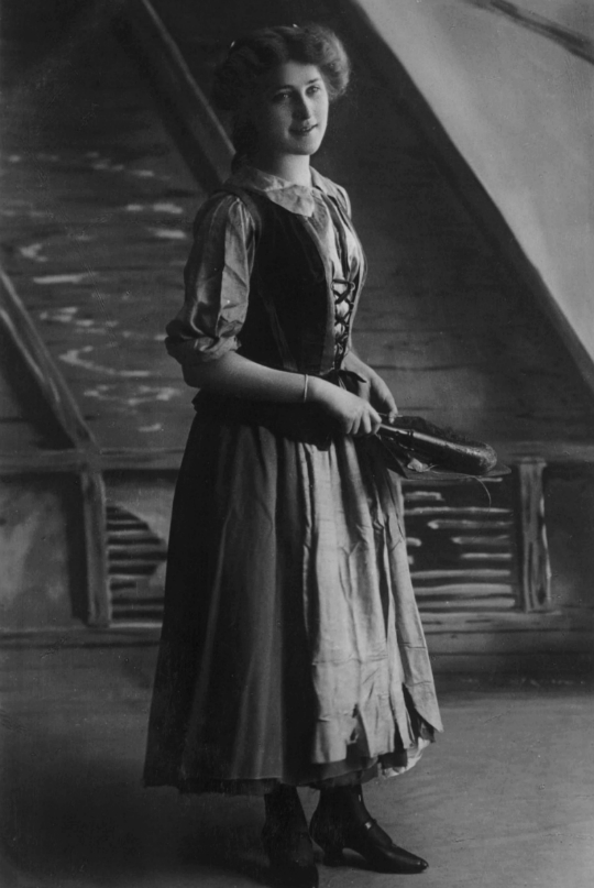 Phyllis Dare