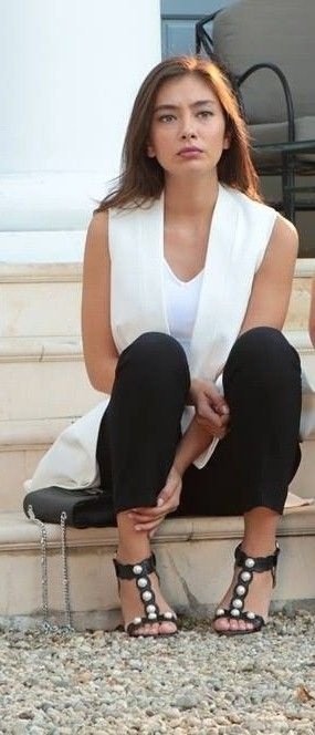 Neslihan Atagül Neslihan Atagül