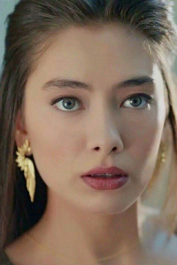 Neslihan Atagül Neslihan Atagül