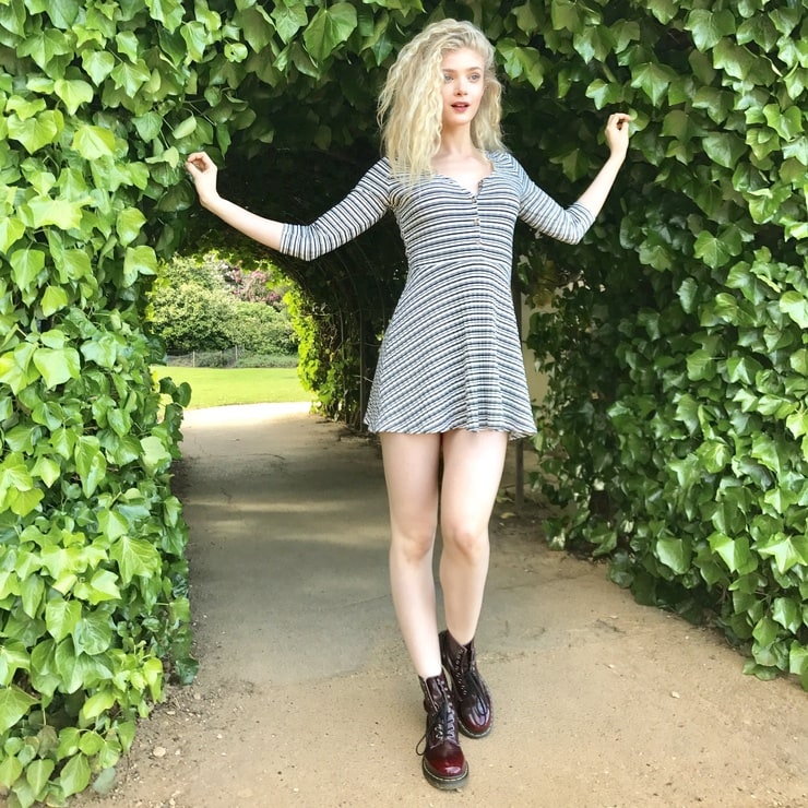 Elena Kampouris