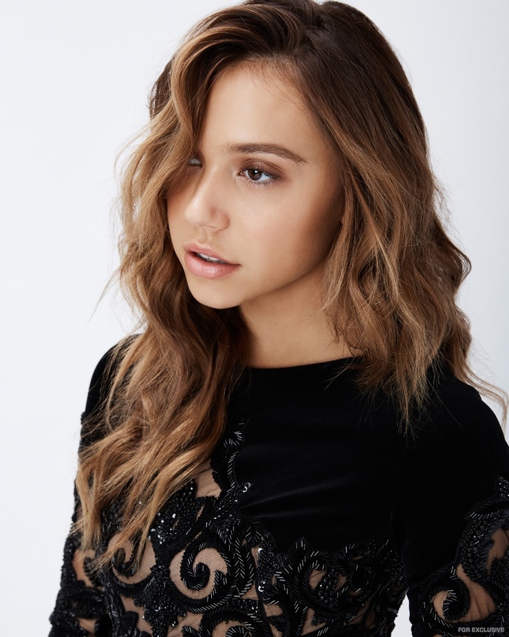 Alexis Ren