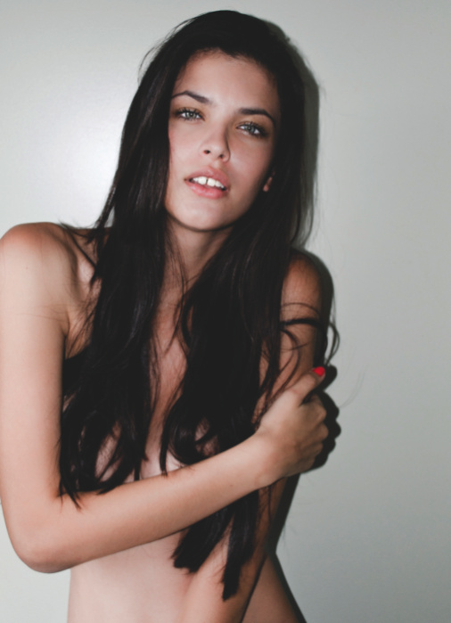 Thais Oliveira Thais Oliveira