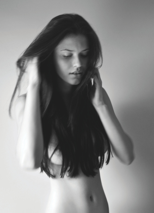 Thais Oliveira Thais Oliveira