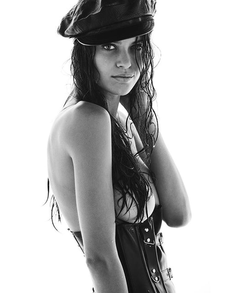 Thais Oliveira Thais Oliveira