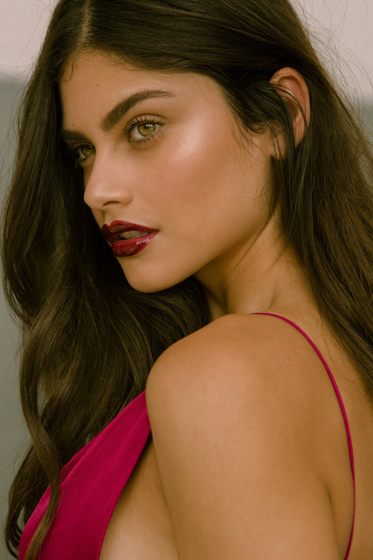 Lini Kennedy Oliveira Lini Kennedy Oliveira