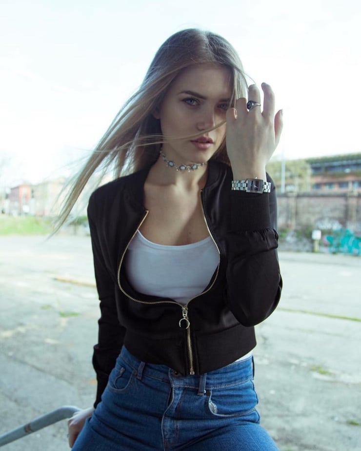 Xhovana Frashnaj Xhovana Frashnaj