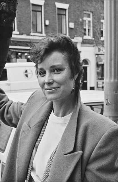 Lisa Harrow