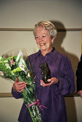 Annette Crosbie