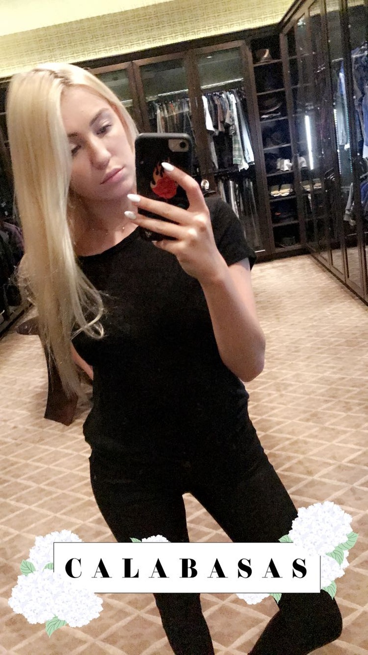 Ava Sambora