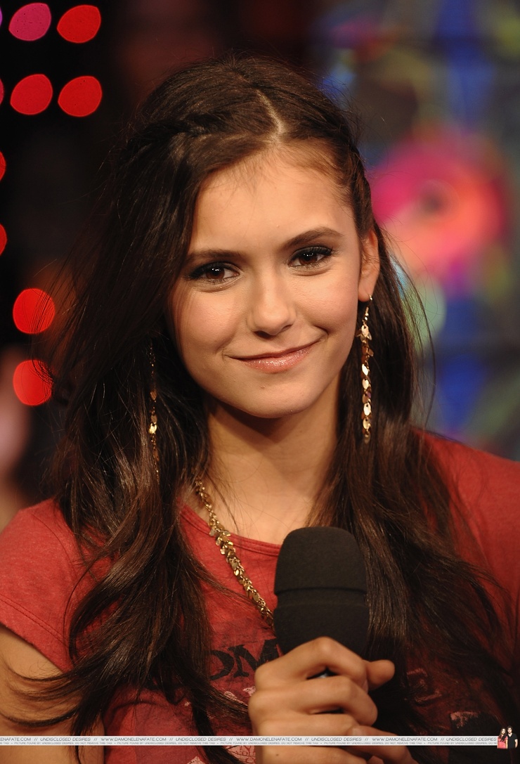 Nina Dobrev
