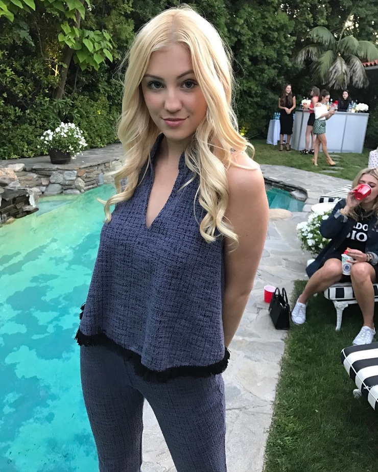 Ava Sambora