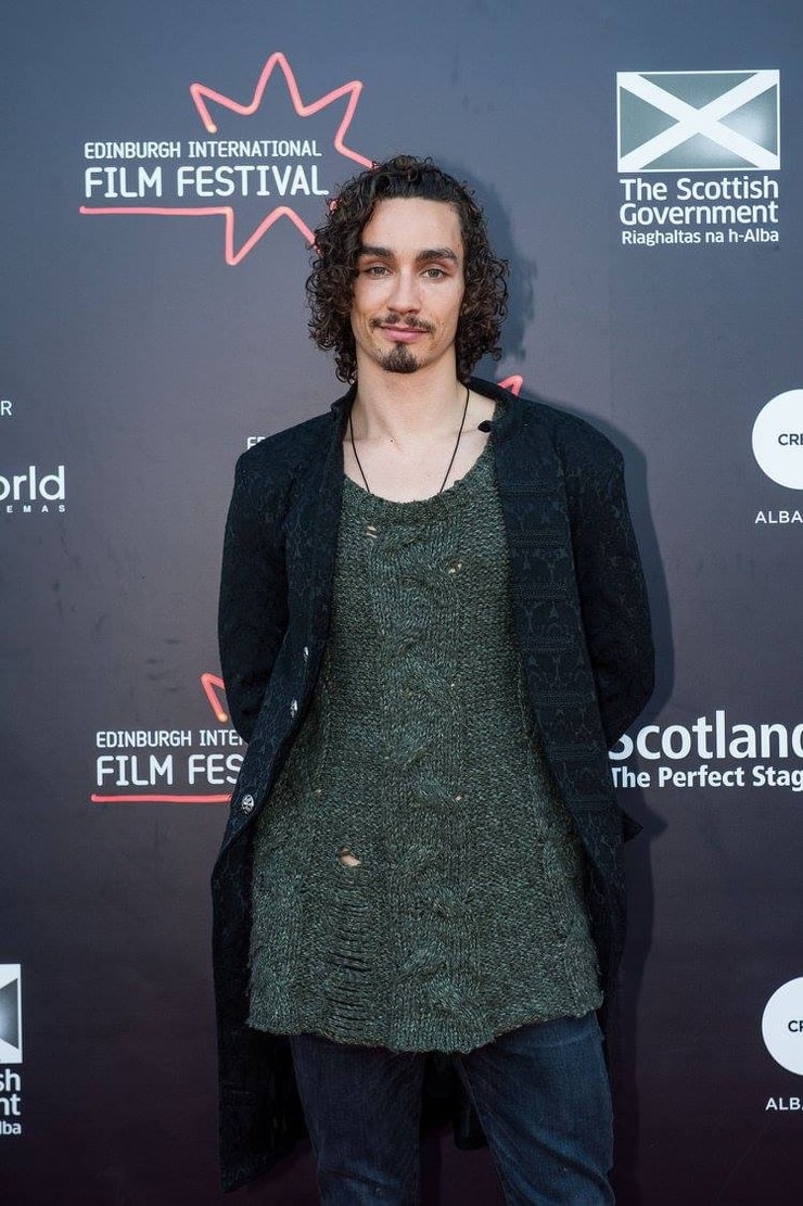 Robert Sheehan