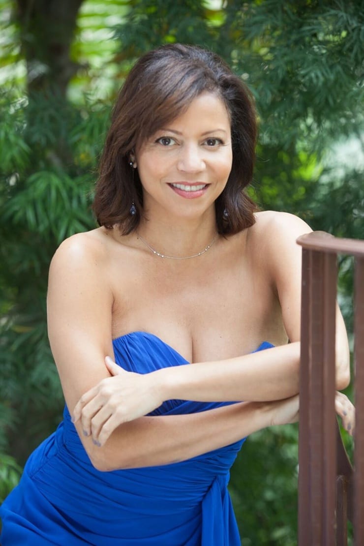 Gloria Reuben.