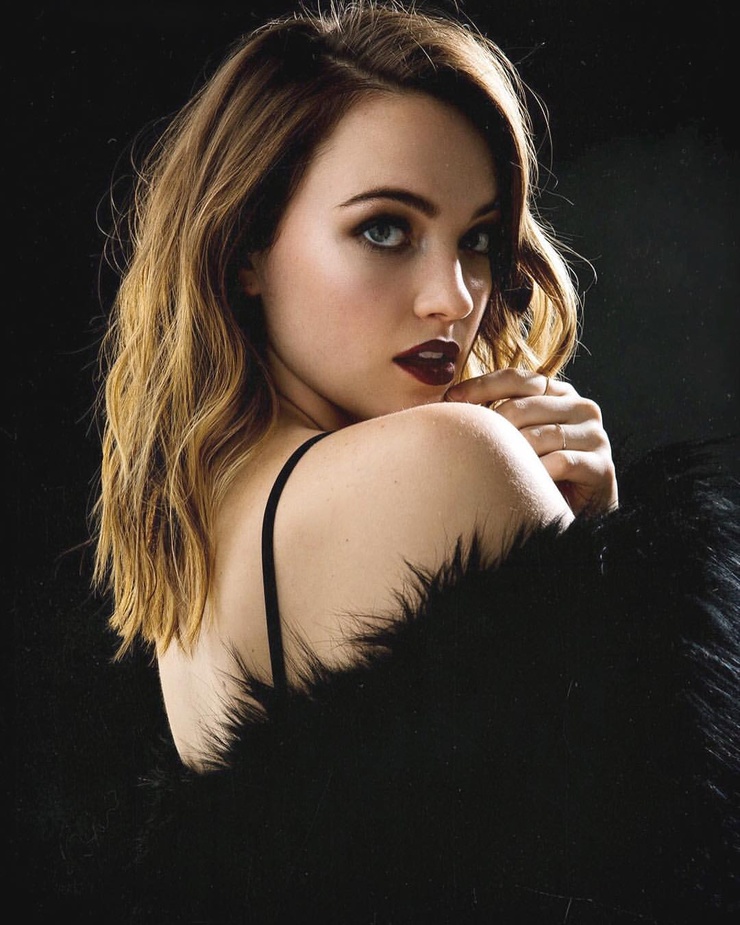 Violett Beane