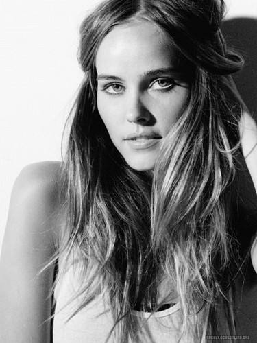 Isabel Lucas