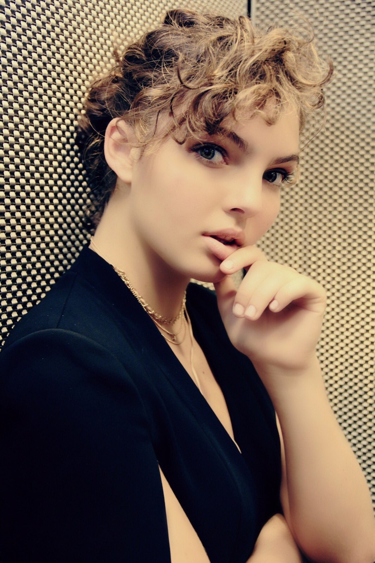 Camren Bicondova Camren Bicondova