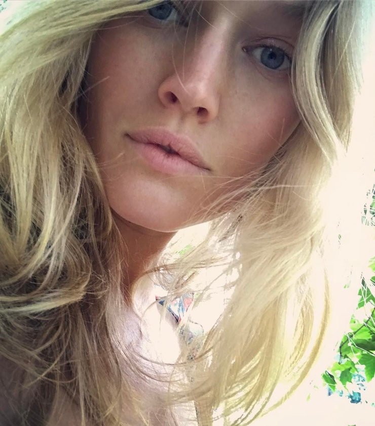 Toni Garrn Toni Garrn