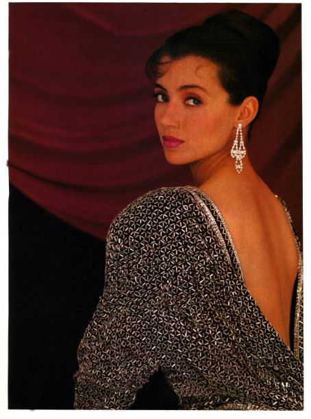 Mia Sara.