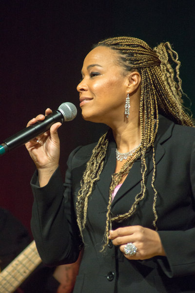 Stella Jones (Singer)
