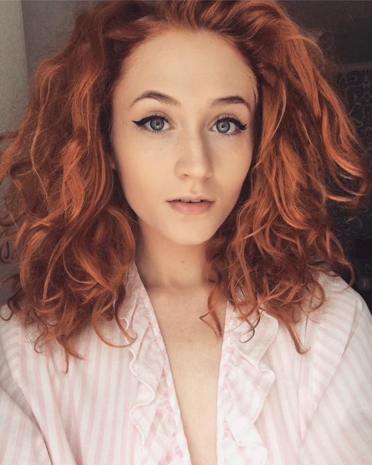 Janet Devlin picture