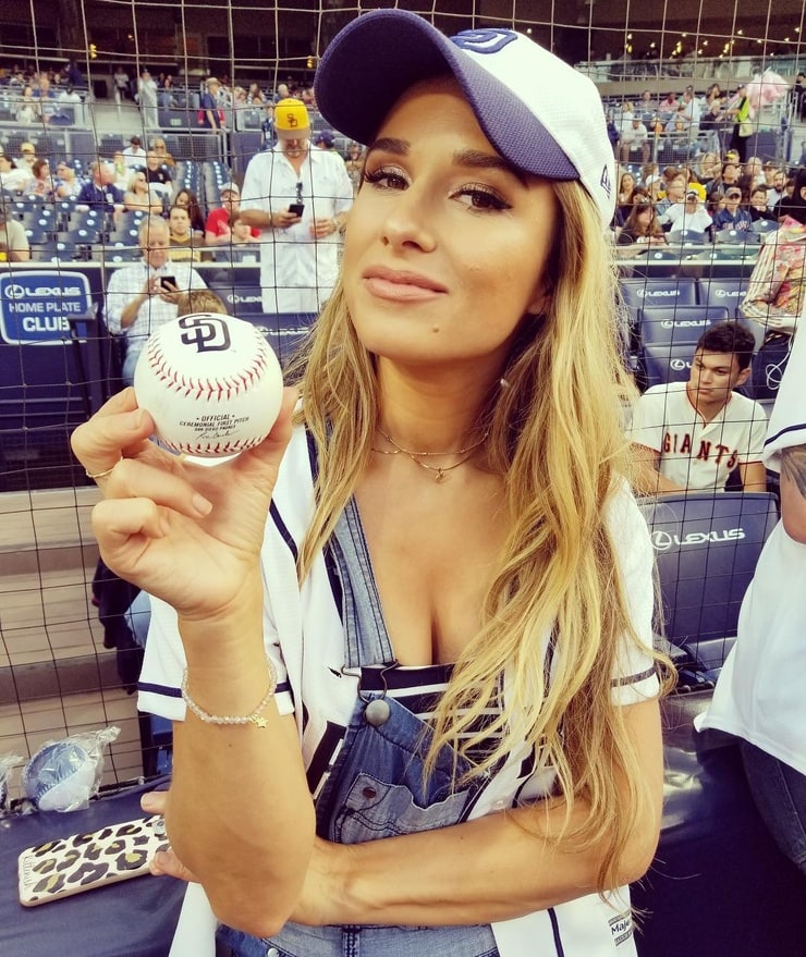 Jessie James Decker