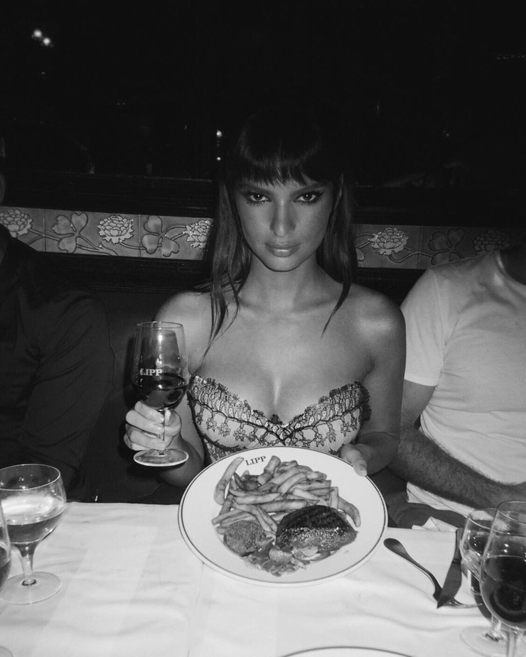 Emily Ratajkowski Emily Ratajkowski