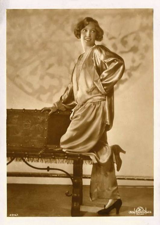 Bessie Love