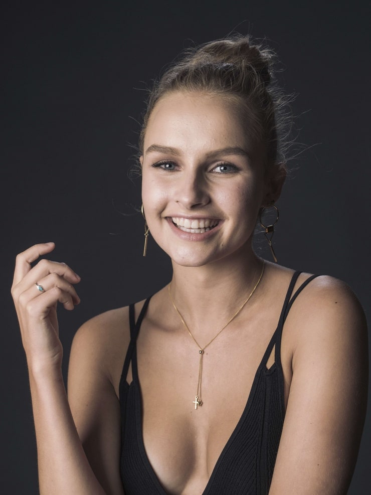 Next photo of Olivia DeJonge