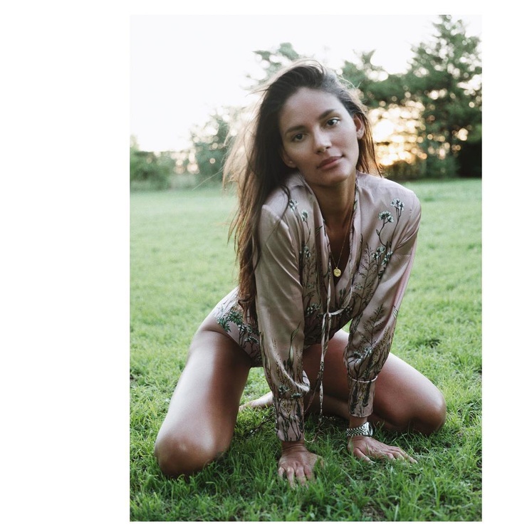 Emanuela De Paula Emanuela De Paula