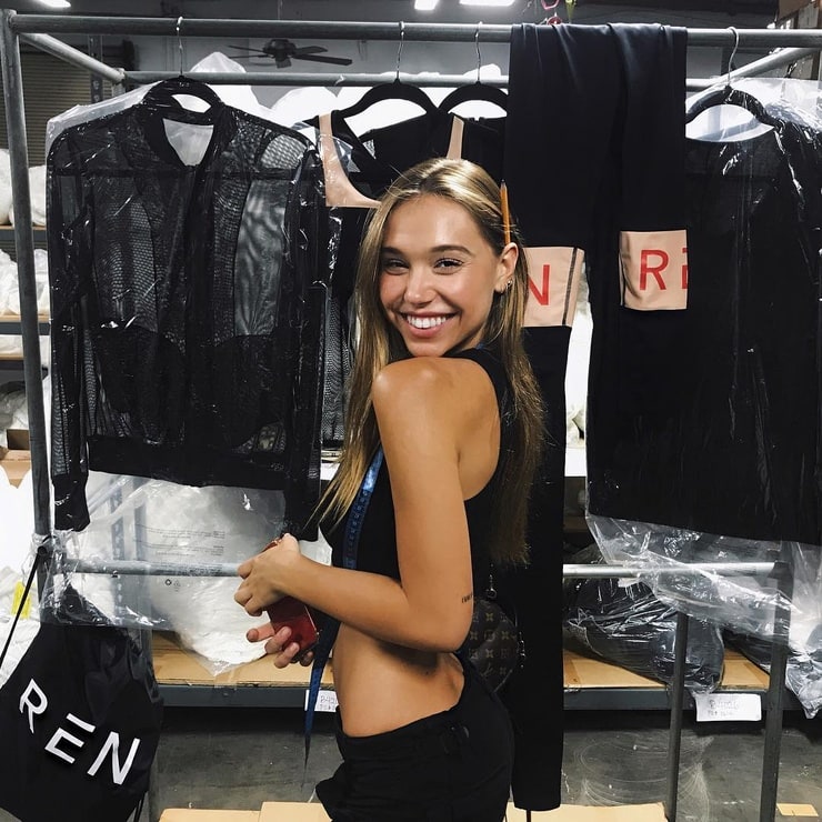 Alexis Ren